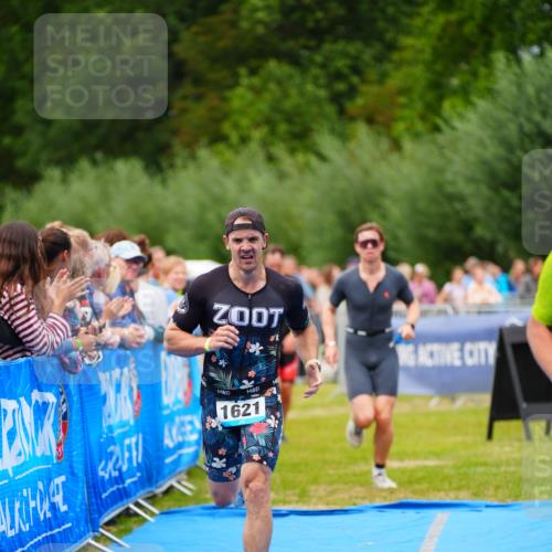 30.08.2026 - Elbe Triathlon Hamburg LAZAROV Photography http://msf.ph/oto/10057224 30.08.2026 11:17:35 Ziel 579, 580, 1148, 1621 meine-sportfotos.de