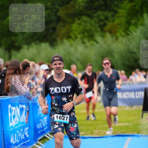 30.08.2026 - Elbe Triathlon Hamburg LAZAROV Photography http://msf.ph/oto/10057225 30.08.2026 11:17:36 Ziel 579, 580, 1148, 1621 meine-sportfotos.de