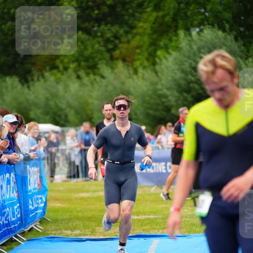 30.08.2026 - Elbe Triathlon Hamburg LAZAROV Photography http://msf.ph/oto/10057229 30.08.2026 11:17:37 Ziel 579, 580, 1148, 1621 meine-sportfotos.de
