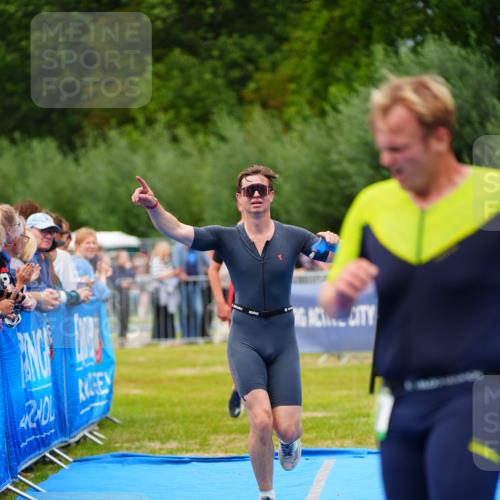 30.08.2026 - Elbe Triathlon Hamburg LAZAROV Photography http://msf.ph/oto/10057232 30.08.2026 11:17:37 Ziel 579, 580, 1148, 1621 meine-sportfotos.de