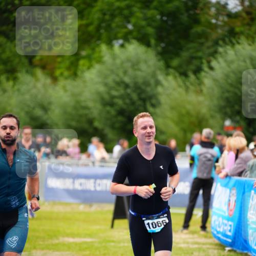 30.08.2026 - Elbe Triathlon Hamburg LAZAROV Photography http://msf.ph/oto/10057248 30.08.2026 11:17:49 Ziel 441, 1066, 1359 meine-sportfotos.de