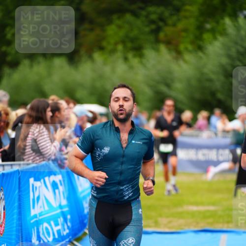 30.08.2026 - Elbe Triathlon Hamburg LAZAROV Photography http://msf.ph/oto/10057251 30.08.2026 11:17:50 Ziel 441, 1066, 1359 meine-sportfotos.de