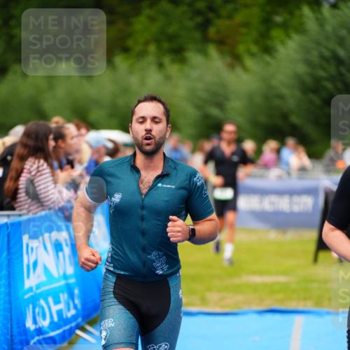 30.08.2026 - Elbe Triathlon Hamburg LAZAROV Photography http://msf.ph/oto/10057252 30.08.2026 11:17:50 Ziel 441, 1066, 1359 meine-sportfotos.de