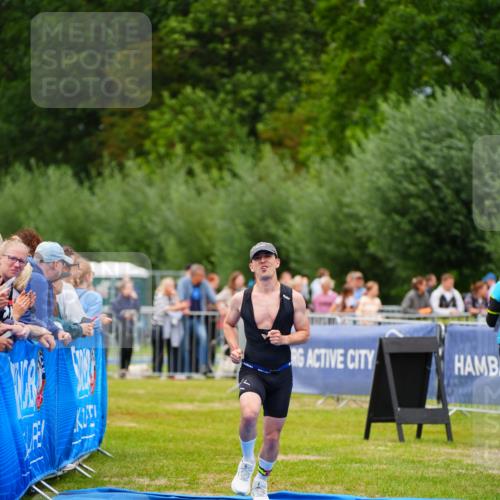 30.08.2026 - Elbe Triathlon Hamburg LAZAROV Photography http://msf.ph/oto/10057274 30.08.2026 11:18:08 Ziel 984, 1084 meine-sportfotos.de