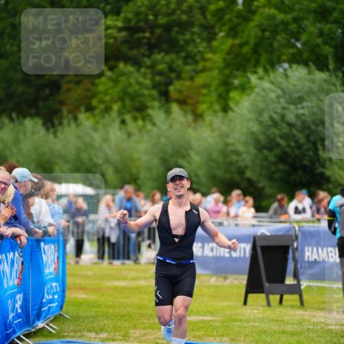 30.08.2026 - Elbe Triathlon Hamburg LAZAROV Photography http://msf.ph/oto/10057276 30.08.2026 11:18:08 Ziel 984, 1084 meine-sportfotos.de