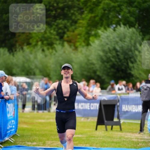30.08.2026 - Elbe Triathlon Hamburg LAZAROV Photography http://msf.ph/oto/10057278 30.08.2026 11:18:09 Ziel 984, 1084 meine-sportfotos.de