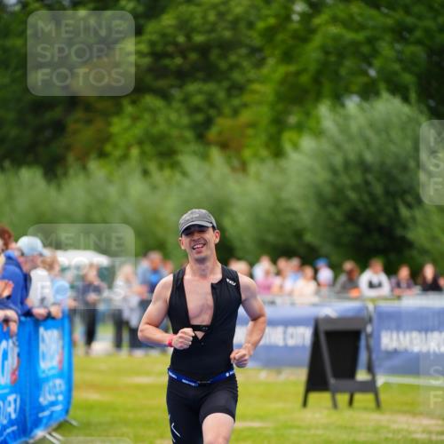 30.08.2026 - Elbe Triathlon Hamburg LAZAROV Photography http://msf.ph/oto/10057281 30.08.2026 11:18:10 Ziel 984, 1084 meine-sportfotos.de