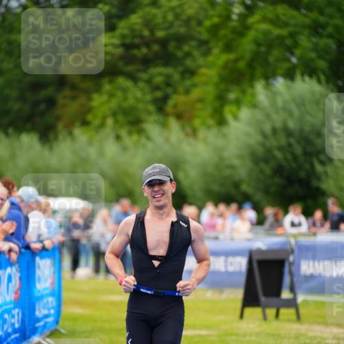 30.08.2026 - Elbe Triathlon Hamburg LAZAROV Photography http://msf.ph/oto/10057283 30.08.2026 11:18:10 Ziel 984, 1084 meine-sportfotos.de