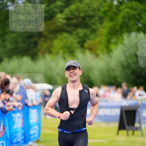 30.08.2026 - Elbe Triathlon Hamburg LAZAROV Photography http://msf.ph/oto/10057287 30.08.2026 11:18:10 Ziel 984, 1084 meine-sportfotos.de