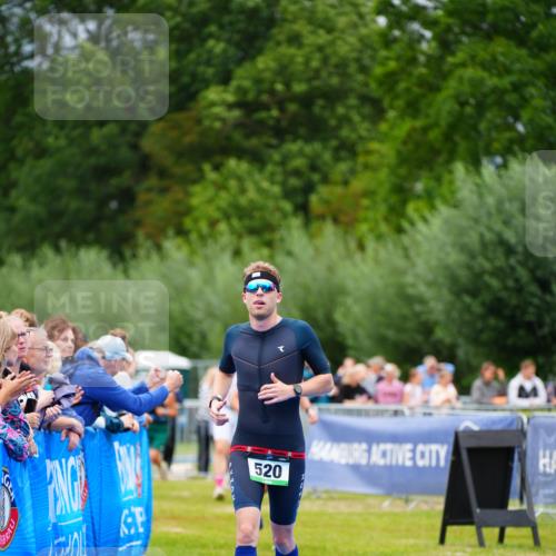 30.08.2026 - Elbe Triathlon Hamburg LAZAROV Photography http://msf.ph/oto/10057297 30.08.2026 11:18:19 Ziel 520, 548, 577, 1052 meine-sportfotos.de