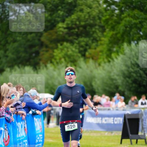 30.08.2026 - Elbe Triathlon Hamburg LAZAROV Photography http://msf.ph/oto/10057299 30.08.2026 11:18:20 Ziel 520, 548, 577, 1052 meine-sportfotos.de