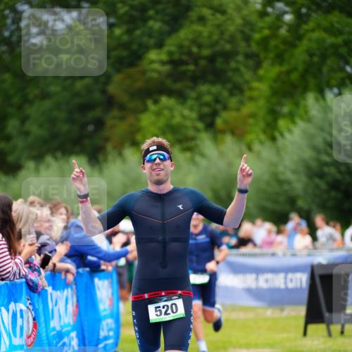 30.08.2026 - Elbe Triathlon Hamburg LAZAROV Photography http://msf.ph/oto/10057305 30.08.2026 11:18:21 Ziel 520, 548, 577, 1052 meine-sportfotos.de