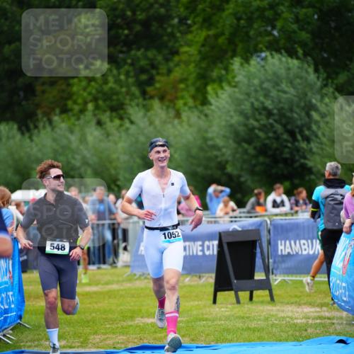 30.08.2026 - Elbe Triathlon Hamburg LAZAROV Photography http://msf.ph/oto/10057314 30.08.2026 11:18:24 Ziel 520, 548, 577, 1052 meine-sportfotos.de