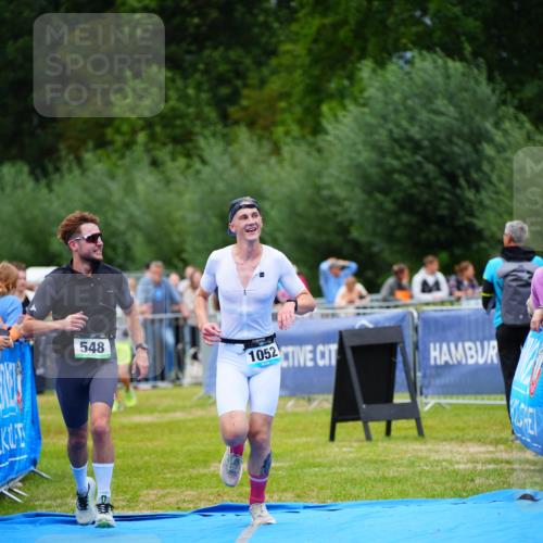 30.08.2026 - Elbe Triathlon Hamburg LAZAROV Photography http://msf.ph/oto/10057316 30.08.2026 11:18:24 Ziel 520, 548, 577, 1052 meine-sportfotos.de