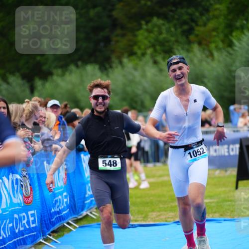 30.08.2026 - Elbe Triathlon Hamburg LAZAROV Photography http://msf.ph/oto/10057321 30.08.2026 11:18:26 Ziel 548, 577, 1052 meine-sportfotos.de
