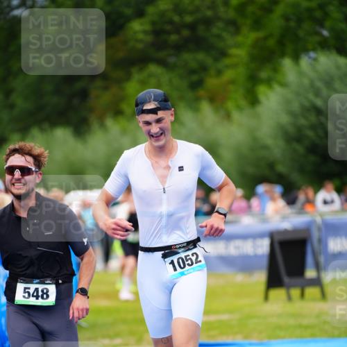 30.08.2026 - Elbe Triathlon Hamburg LAZAROV Photography http://msf.ph/oto/10057324 30.08.2026 11:18:26 Ziel 548, 577, 1052 meine-sportfotos.de