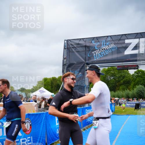 30.08.2026 - Elbe Triathlon Hamburg LAZAROV Photography http://msf.ph/oto/10057334 30.08.2026 11:18:30 Ziel 516, 1048, 1052 meine-sportfotos.de