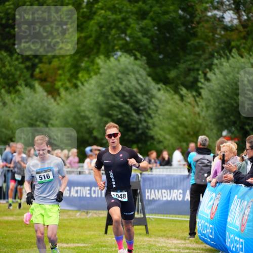 30.08.2026 - Elbe Triathlon Hamburg LAZAROV Photography http://msf.ph/oto/10057343 30.08.2026 11:18:34 Ziel 516, 1048, 1076 meine-sportfotos.de