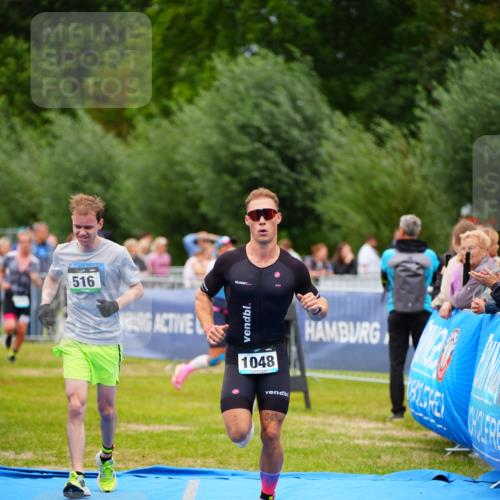 30.08.2026 - Elbe Triathlon Hamburg LAZAROV Photography http://msf.ph/oto/10057347 30.08.2026 11:18:35 Ziel 516, 1048, 1076 meine-sportfotos.de