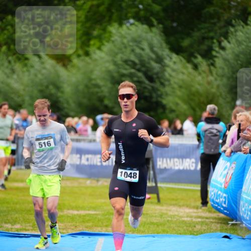 30.08.2026 - Elbe Triathlon Hamburg LAZAROV Photography http://msf.ph/oto/10057348 30.08.2026 11:18:35 Ziel 516, 1048, 1076 meine-sportfotos.de