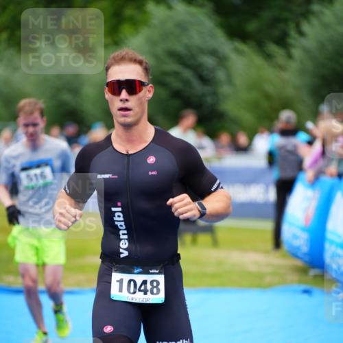 30.08.2026 - Elbe Triathlon Hamburg LAZAROV Photography http://msf.ph/oto/10057354 30.08.2026 11:18:37 Ziel 516, 1048, 1076 meine-sportfotos.de