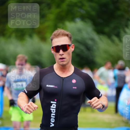 30.08.2026 - Elbe Triathlon Hamburg LAZAROV Photography http://msf.ph/oto/10057357 30.08.2026 11:18:37 Ziel 516, 1048, 1076 meine-sportfotos.de