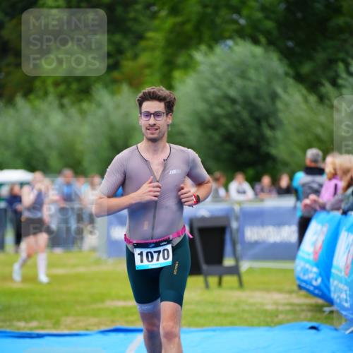 30.08.2026 - Elbe Triathlon Hamburg LAZAROV Photography http://msf.ph/oto/10057390 30.08.2026 11:18:57 Ziel 766, 1070 meine-sportfotos.de