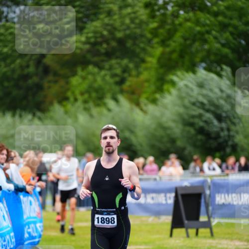 30.08.2026 - Elbe Triathlon Hamburg LAZAROV Photography http://msf.ph/oto/10057400 30.08.2026 11:19:07 Ziel 1049, 1083, 1898 meine-sportfotos.de