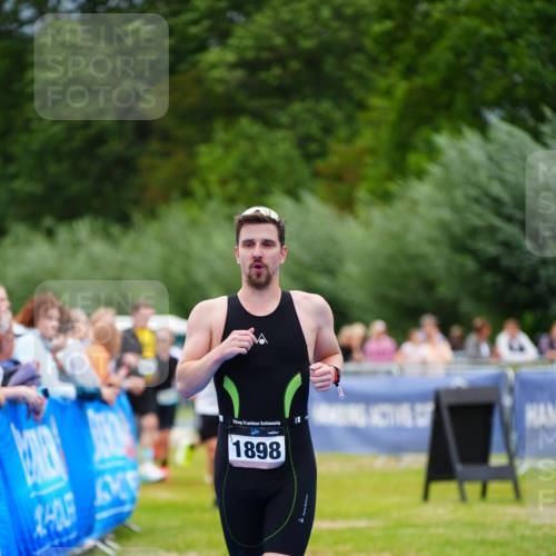 30.08.2026 - Elbe Triathlon Hamburg LAZAROV Photography http://msf.ph/oto/10057403 30.08.2026 11:19:07 Ziel 1049, 1083, 1898 meine-sportfotos.de