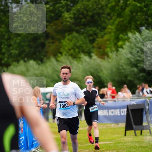 30.08.2026 - Elbe Triathlon Hamburg LAZAROV Photography http://msf.ph/oto/10057407 30.08.2026 11:19:11 Ziel 1049, 1083, 1898 meine-sportfotos.de