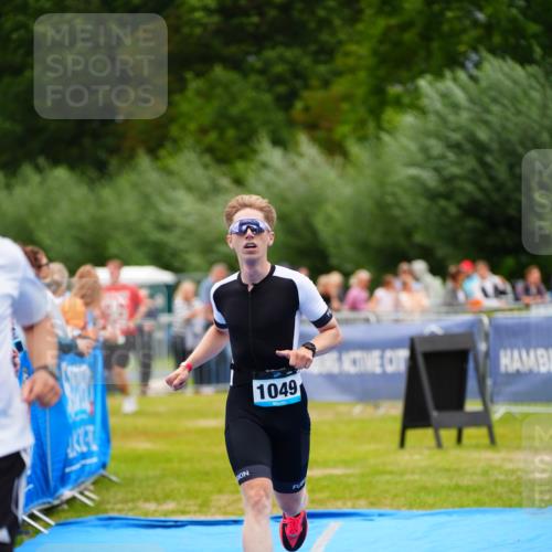 30.08.2026 - Elbe Triathlon Hamburg LAZAROV Photography http://msf.ph/oto/10057416 30.08.2026 11:19:13 Ziel 1049, 1083 meine-sportfotos.de