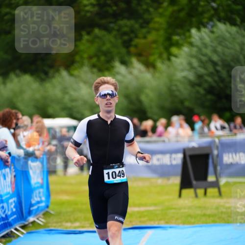 30.08.2026 - Elbe Triathlon Hamburg LAZAROV Photography http://msf.ph/oto/10057418 30.08.2026 11:19:13 Ziel 1049, 1083 meine-sportfotos.de
