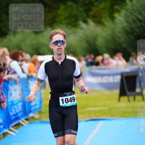 30.08.2026 - Elbe Triathlon Hamburg LAZAROV Photography http://msf.ph/oto/10057422 30.08.2026 11:19:14 Ziel 1044, 1049, 1083 meine-sportfotos.de