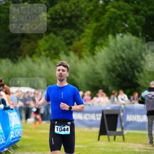 30.08.2026 - Elbe Triathlon Hamburg LAZAROV Photography http://msf.ph/oto/10057428 30.08.2026 11:19:22 Ziel 995, 1044 meine-sportfotos.de