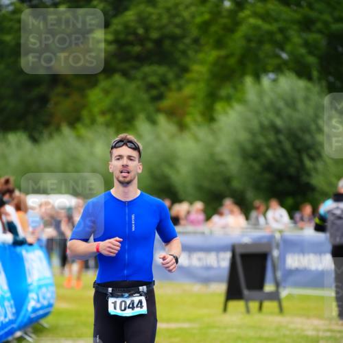 30.08.2026 - Elbe Triathlon Hamburg LAZAROV Photography http://msf.ph/oto/10057431 30.08.2026 11:19:23 Ziel 995, 1044 meine-sportfotos.de