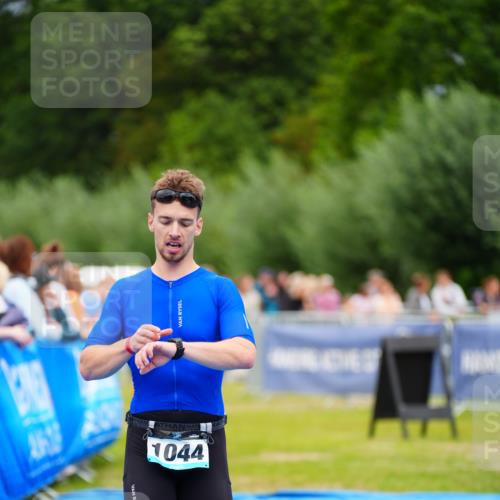 30.08.2026 - Elbe Triathlon Hamburg LAZAROV Photography http://msf.ph/oto/10057433 30.08.2026 11:19:23 Ziel 995, 1044 meine-sportfotos.de