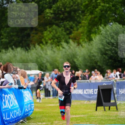 30.08.2026 - Elbe Triathlon Hamburg LAZAROV Photography http://msf.ph/oto/10057438 30.08.2026 11:19:28 Ziel 950, 995 meine-sportfotos.de