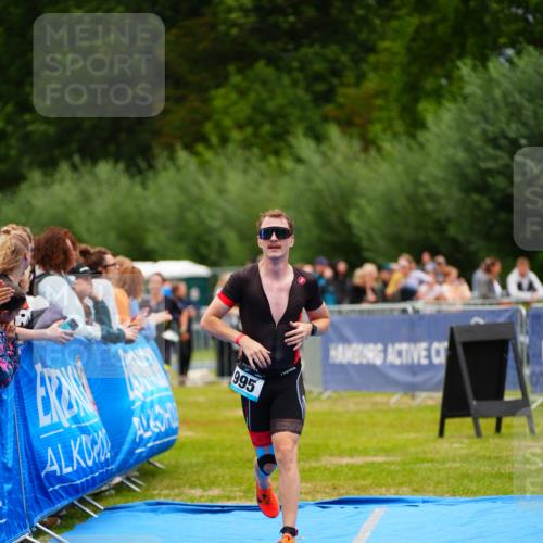 30.08.2026 - Elbe Triathlon Hamburg LAZAROV Photography http://msf.ph/oto/10057439 30.08.2026 11:19:29 Ziel 950, 995 meine-sportfotos.de