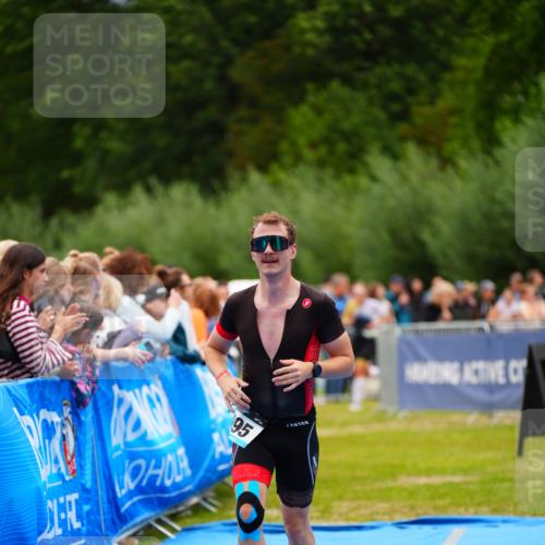 30.08.2026 - Elbe Triathlon Hamburg LAZAROV Photography http://msf.ph/oto/10057442 30.08.2026 11:19:30 Ziel 950, 995 meine-sportfotos.de