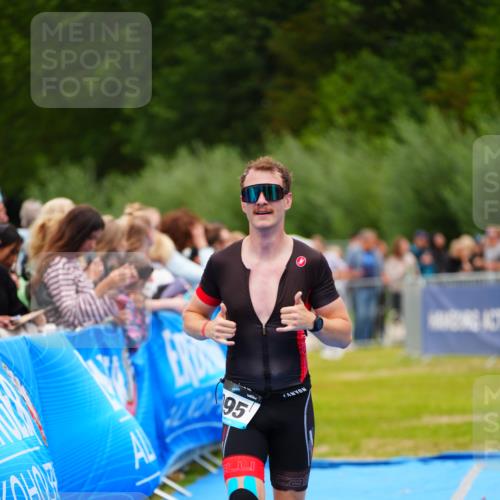 30.08.2026 - Elbe Triathlon Hamburg LAZAROV Photography http://msf.ph/oto/10057445 30.08.2026 11:19:30 Ziel 950, 995 meine-sportfotos.de