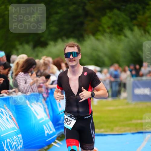 30.08.2026 - Elbe Triathlon Hamburg LAZAROV Photography http://msf.ph/oto/10057446 30.08.2026 11:19:31 Ziel 950, 995 meine-sportfotos.de
