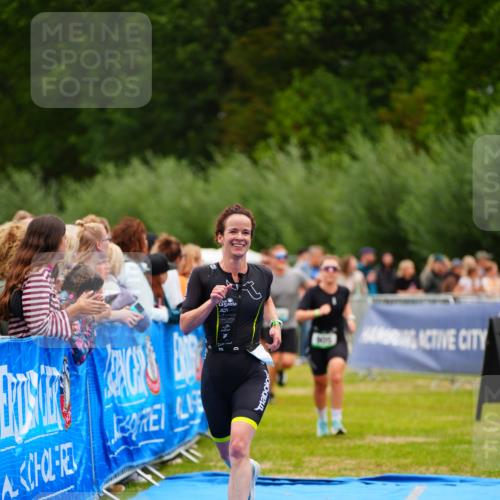 30.08.2026 - Elbe Triathlon Hamburg LAZAROV Photography http://msf.ph/oto/10057450 30.08.2026 11:19:35 Ziel 950, 1091, 1108, 1111 meine-sportfotos.de