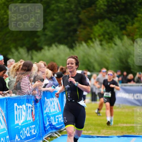 30.08.2026 - Elbe Triathlon Hamburg LAZAROV Photography http://msf.ph/oto/10057453 30.08.2026 11:19:35 Ziel 950, 1091, 1108, 1111 meine-sportfotos.de