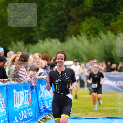30.08.2026 - Elbe Triathlon Hamburg LAZAROV Photography http://msf.ph/oto/10057455 30.08.2026 11:19:35 Ziel 950, 1091, 1108, 1111 meine-sportfotos.de
