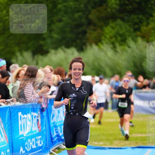 30.08.2026 - Elbe Triathlon Hamburg LAZAROV Photography http://msf.ph/oto/10057456 30.08.2026 11:19:35 Ziel 950, 1091, 1108, 1111 meine-sportfotos.de