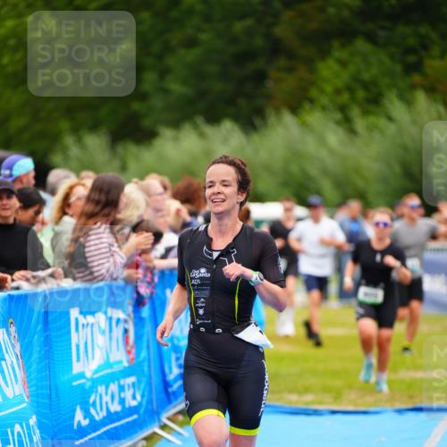 30.08.2026 - Elbe Triathlon Hamburg LAZAROV Photography http://msf.ph/oto/10057457 30.08.2026 11:19:36 Ziel 950, 1091, 1108, 1111 meine-sportfotos.de