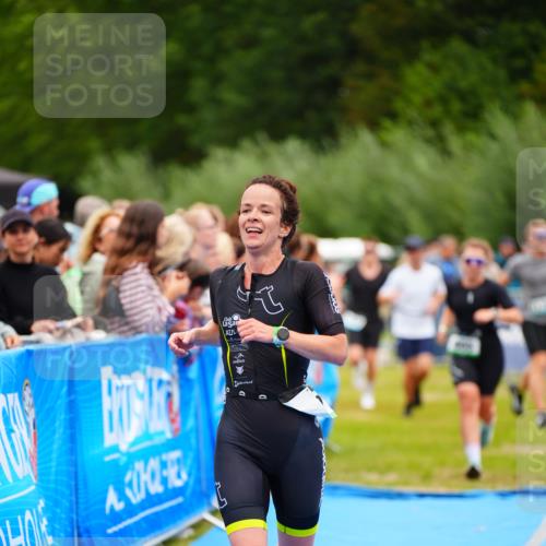 30.08.2026 - Elbe Triathlon Hamburg LAZAROV Photography http://msf.ph/oto/10057459 30.08.2026 11:19:36 Ziel 950, 1091, 1108, 1111 meine-sportfotos.de