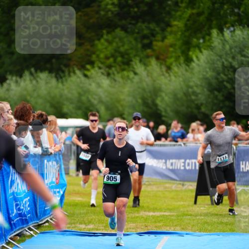 30.08.2026 - Elbe Triathlon Hamburg LAZAROV Photography http://msf.ph/oto/10057462 30.08.2026 11:19:37 Ziel 950, 1091, 1108, 1111 meine-sportfotos.de