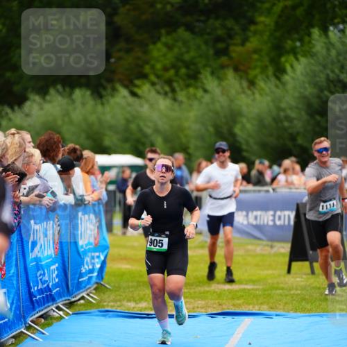 30.08.2026 - Elbe Triathlon Hamburg LAZAROV Photography http://msf.ph/oto/10057463 30.08.2026 11:19:37 Ziel 950, 1091, 1108, 1111 meine-sportfotos.de