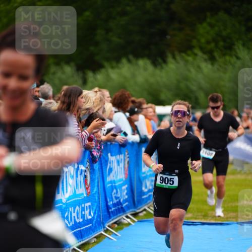 30.08.2026 - Elbe Triathlon Hamburg LAZAROV Photography http://msf.ph/oto/10057468 30.08.2026 11:19:38 Ziel 950, 1091, 1108, 1111 meine-sportfotos.de